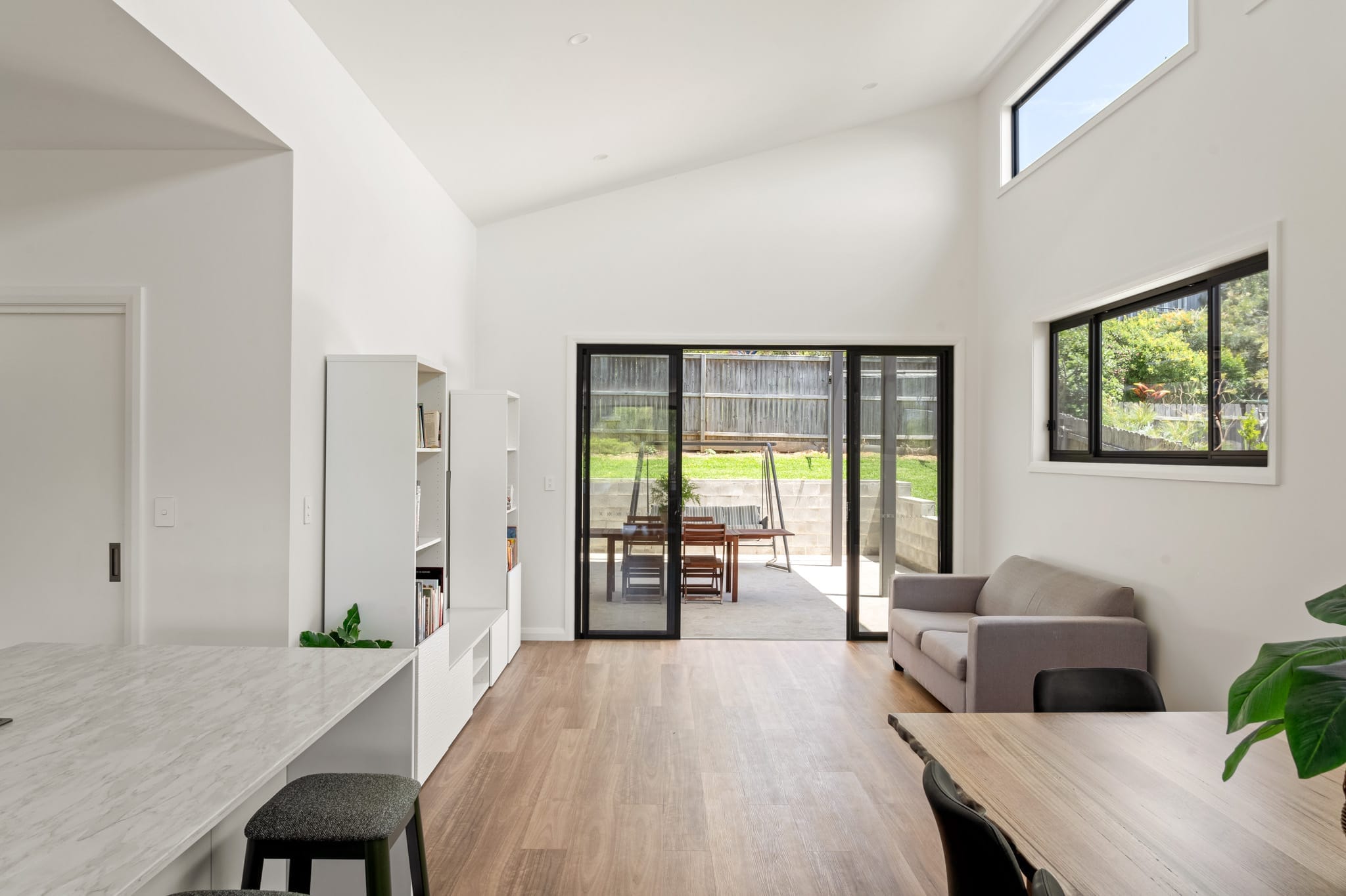 A spacious media room in Werri Beach by YourBuild Construct