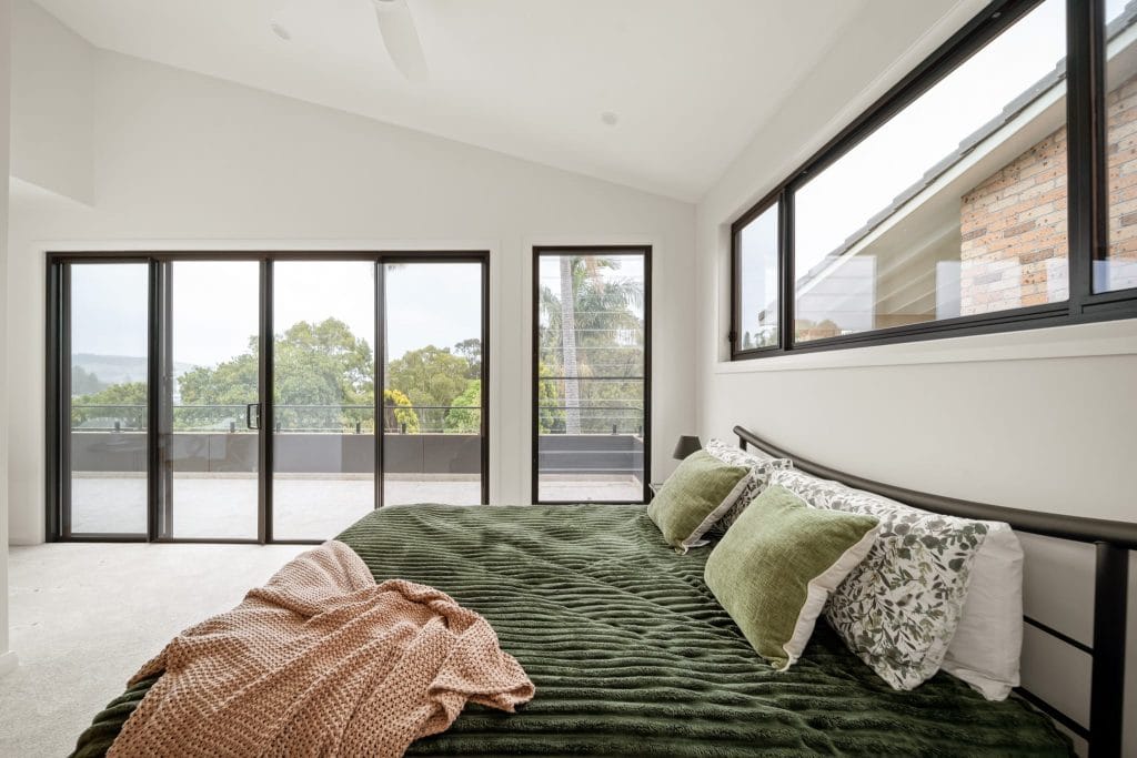 A contemporary bedroom in Werri Beach NSW by YourBuild Construct