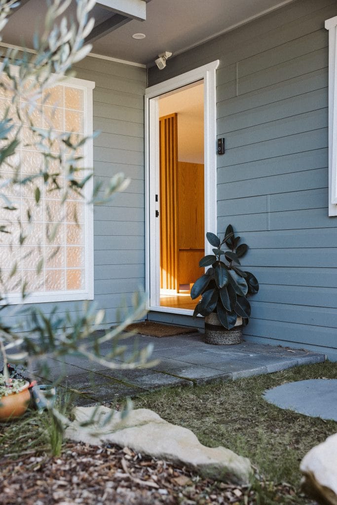 Front entrance to a renovated retro cottage in Minnamurra by YourBuild Construct