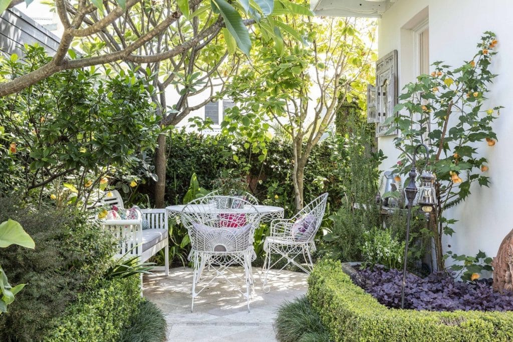 Courtyard garden in a renovation project in Paddington NSW by YourBuild Construct
